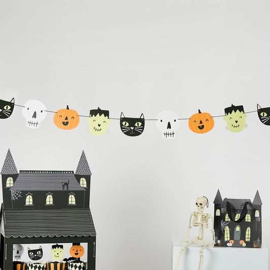 Spooky Friends Card Garland 2m